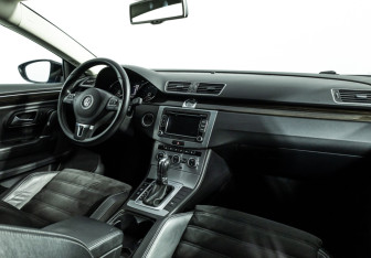 Подержанный автомобиль Volkswagen Passat CC 2013 года (9 фото)