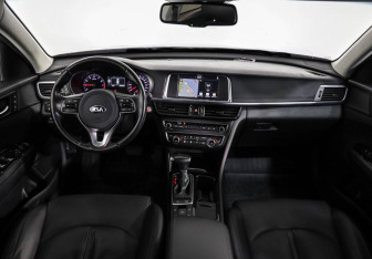 Подержанный автомобиль Kia Optima Sedan 2017 года (10 фото)