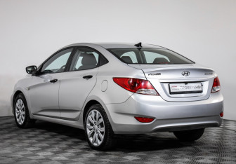 Подержанный автомобиль Hyundai Solaris Sedan 2013 года (7 фото)