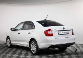Подержанный автомобиль Skoda Rapid Liftback 2017 года (7 фото)