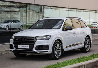 Подержанный автомобиль Audi Q7 2019 года (3 фото)