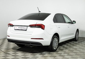 Подержанный автомобиль Skoda Rapid Liftback 2021 года (5 фото)