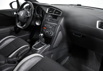 Подержанный автомобиль Citroen DS4 2012 года (12 фото)