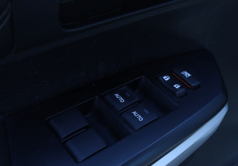 Подержанный автомобиль Toyota Tundra 2013 года (14 фото)