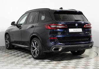 Подержанный автомобиль BMW X5 2019 года (7 фото)