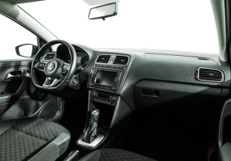 Подержанный автомобиль Volkswagen Polo Sedan 2018 года (9 фото)