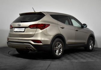 Подержанный автомобиль Hyundai Santa Fe 2016 года (5 фото)