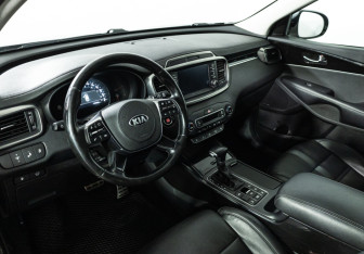 Подержанный автомобиль Kia Sorento 2018 года (11 фото)