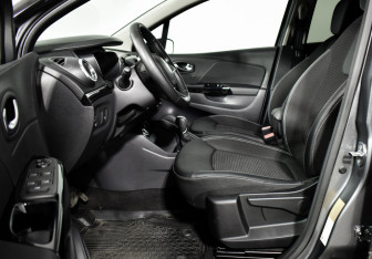 Подержанный автомобиль Renault Kaptur 2021 года (10 фото)