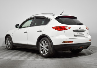 Подержанный автомобиль Infiniti QX50 2014 года (7 фото)