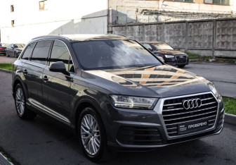 Подержанный автомобиль Audi Q7 2015 года (4 фото)