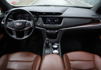 Подержанный автомобиль Cadillac XT5 2021 года (8 фото)