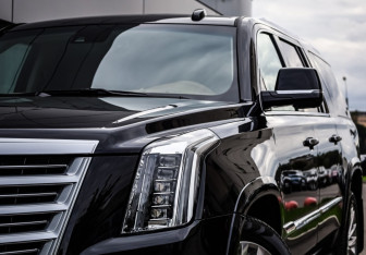 Подержанный автомобиль Cadillac Escalade Suv 2015 года (2 фото)