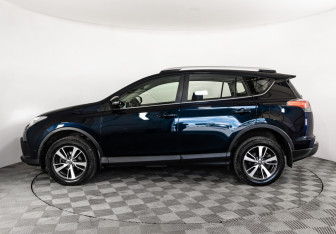 Подержанный автомобиль Toyota RAV4 2018 года (8 фото)
