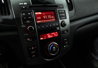 Подержанный автомобиль Kia Cerato Sedan 2011 года (15 фото)