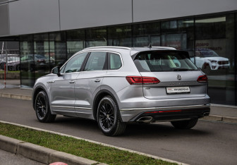 Подержанный автомобиль Volkswagen Touareg 2018 года (8 фото)