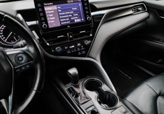 Подержанный автомобиль Toyota Camry Sedan 2021 года (25 фото)