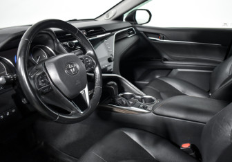 Подержанный автомобиль Toyota Camry Sedan 2018 года (9 фото)