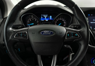 Подержанный автомобиль Ford Focus Sedan 2019 года (16 фото)