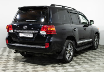 Подержанный автомобиль Toyota Land Cruiser Suv 2012 года (5 фото)