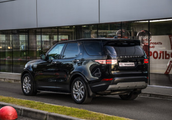 Подержанный автомобиль Land Rover Discovery 2018 года (8 фото)