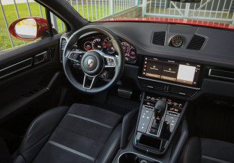 Подержанный автомобиль Porsche Cayenne 2022 года (11 фото)