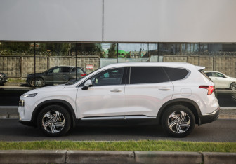 Подержанный автомобиль Hyundai Santa Fe 2021 года (9 фото)