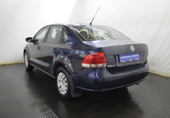 Подержанный автомобиль Volkswagen Polo Sedan 2011 года (7 фото)