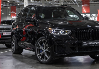 Подержанный автомобиль BMW X5 2022 года (6 фото)