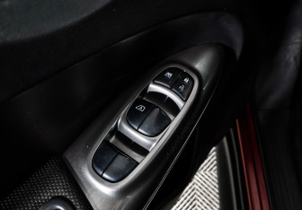 Подержанный автомобиль Nissan Juke 2013 года (10 фото)