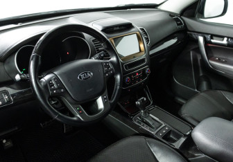 Подержанный автомобиль Kia Sorento 2018 года (11 фото)