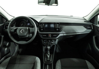 Подержанный автомобиль Skoda Rapid Liftback 2021 года (13 фото)