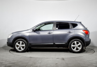Подержанный автомобиль Nissan Qashqai 2007 года (8 фото)