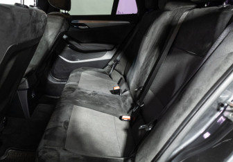 Подержанный автомобиль BMW X1 2014 года (10 фото)