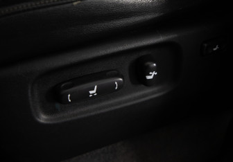 Подержанный автомобиль Toyota Land Cruiser Suv 2011 года (27 фото)