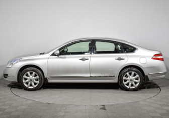 Подержанный автомобиль Nissan Teana 2010 года (8 фото)