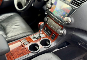 Подержанный автомобиль Toyota Highlander 2010 года (15 фото)