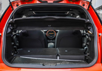 Подержанный автомобиль MINI Hatch 2019 года (34 фото)