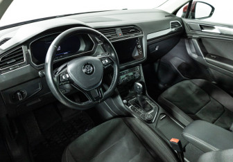 Подержанный автомобиль Volkswagen Tiguan 2017 года (11 фото)