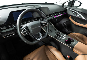 Подержанный автомобиль Omoda C5 2024 года (11 фото)