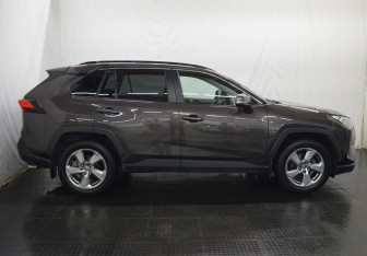 Подержанный автомобиль Toyota RAV4 2019 года (4 фото)