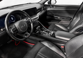 Подержанный автомобиль Kia K5 2021 года (9 фото)