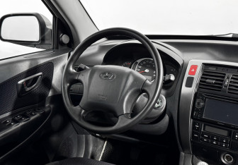 Подержанный автомобиль Hyundai Tucson 2008 года (15 фото)