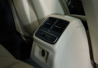 Подержанный автомобиль Audi A4 Sedan 2016 года (25 фото)