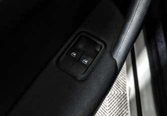 Подержанный автомобиль Skoda Yeti 2014 года (10 фото)