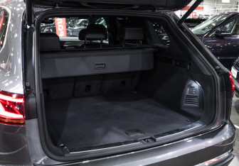 Подержанный автомобиль Volkswagen Touareg 2019 года (34 фото)
