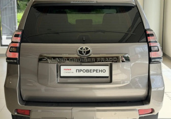 Подержанный автомобиль Toyota Land Cruiser Prado 2021 года (5 фото)