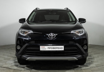Подержанный автомобиль Toyota RAV4 2018 года (2 фото)
