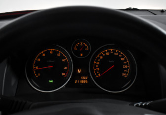 Подержанный автомобиль Opel Astra Hatchback 2010 года (17 фото)