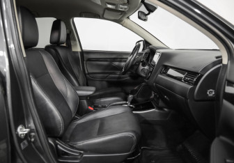 Подержанный автомобиль Mitsubishi Outlander 2018 года (22 фото)